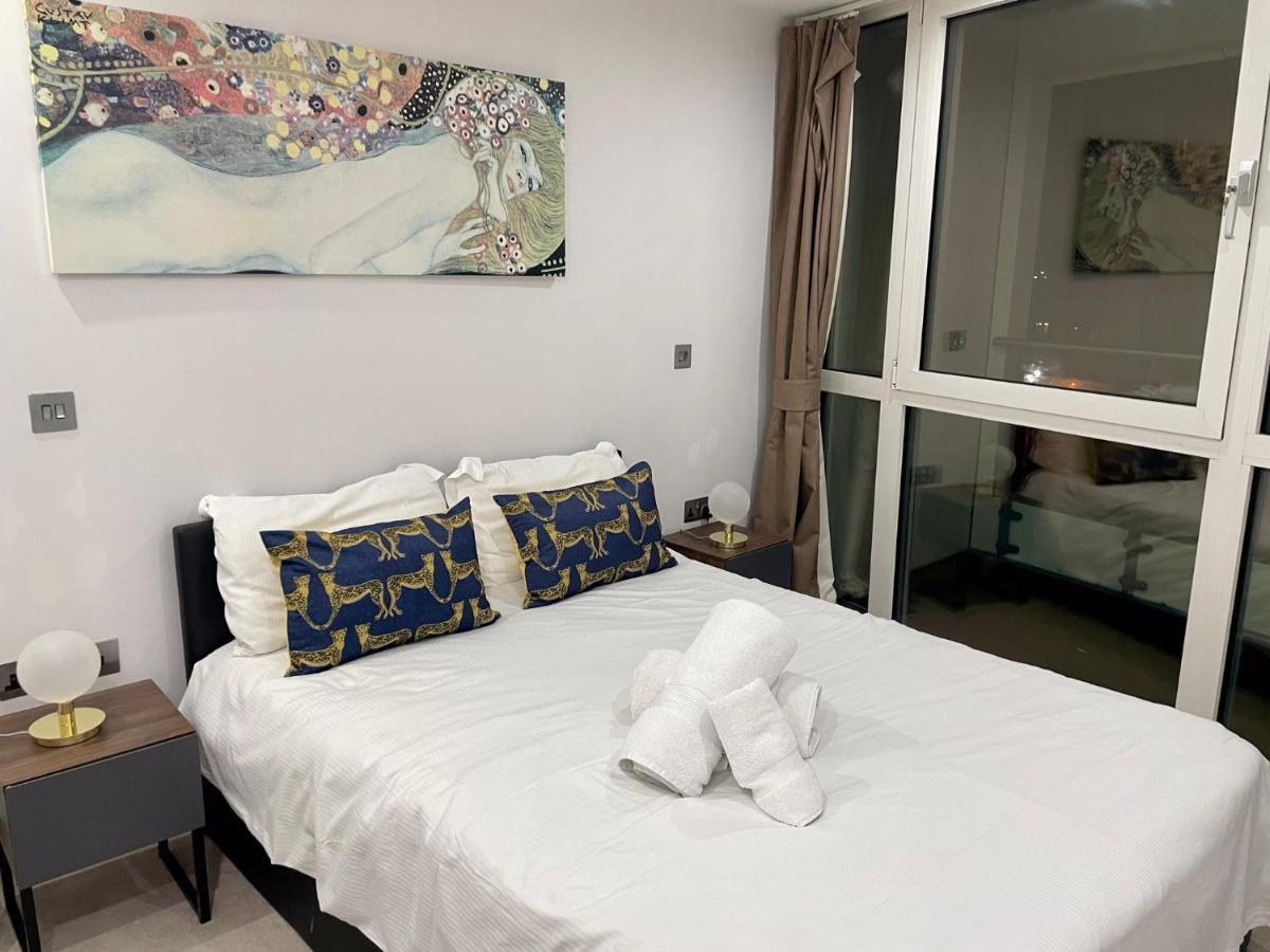 Gunwharf Quays Harbour Apartments ポーツマス エクステリア 写真
