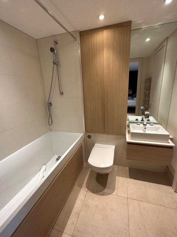 Gunwharf Quays Harbour Apartments ポーツマス エクステリア 写真