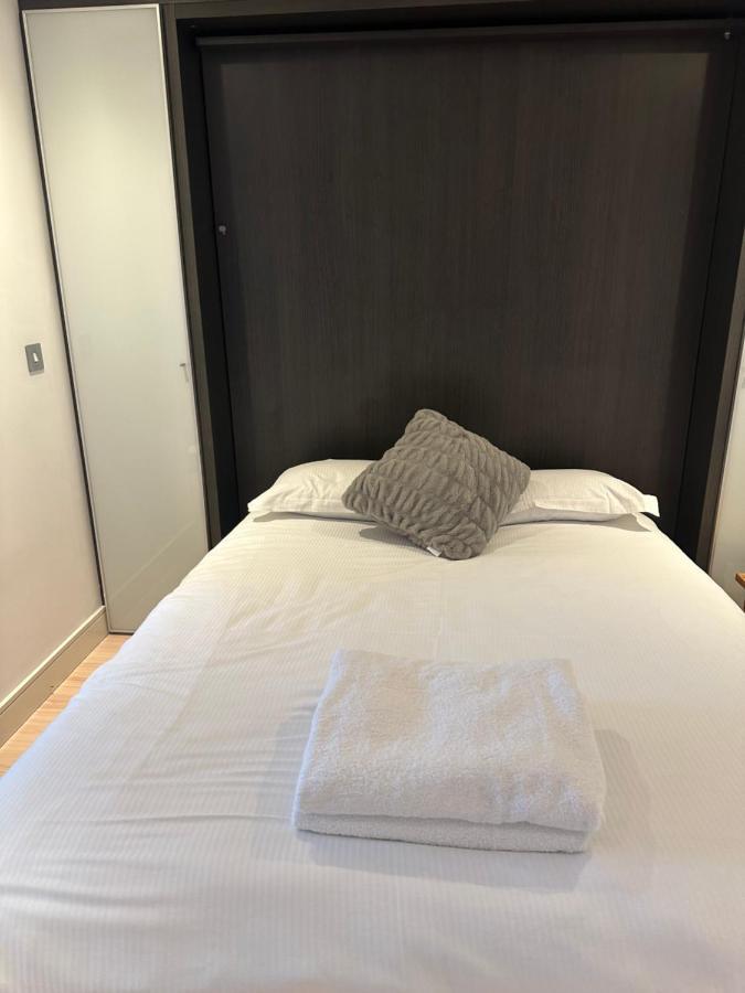Gunwharf Quays Harbour Apartments ポーツマス エクステリア 写真