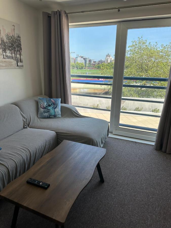 Gunwharf Quays Harbour Apartments ポーツマス エクステリア 写真