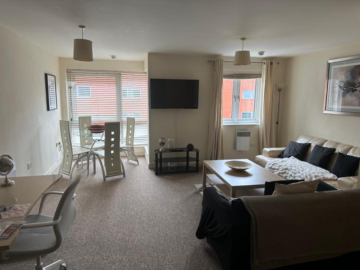 Gunwharf Quays Harbour Apartments ポーツマス エクステリア 写真