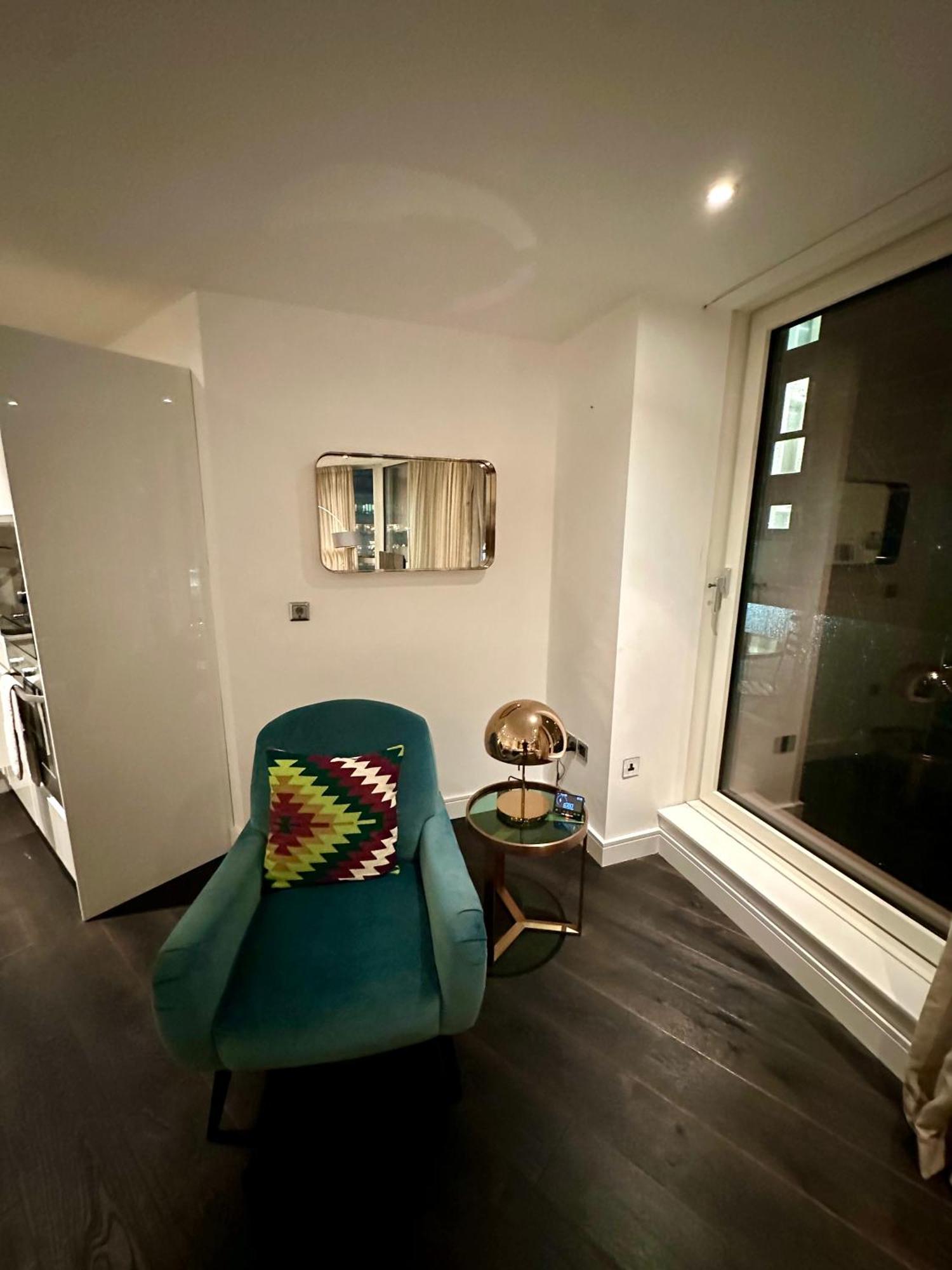 Gunwharf Quays Harbour Apartments ポーツマス エクステリア 写真